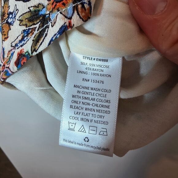 Evereve Winnie Smocked Floral Cami Top Adjustable Straps Multicolor Size XS - Picture 8 of 8